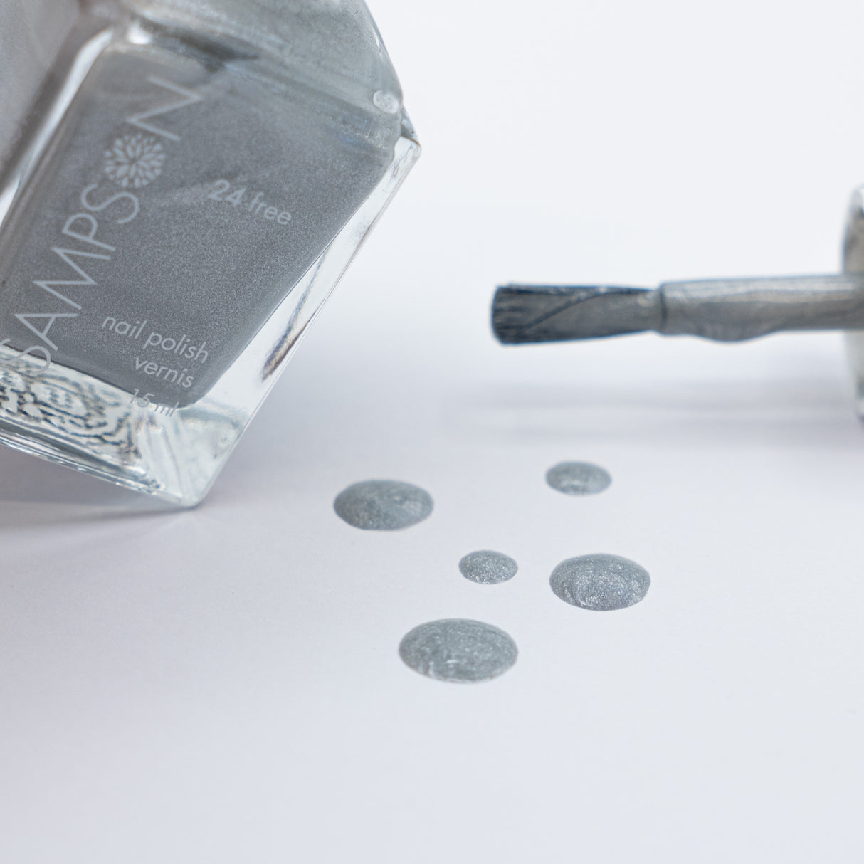 Luna - 24 vernis à ongles gratuits