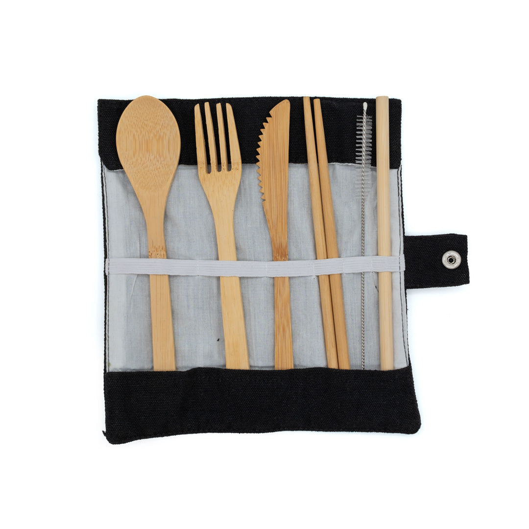 Ensemble de couverts en bambou naturel dans un sac en toile, vert