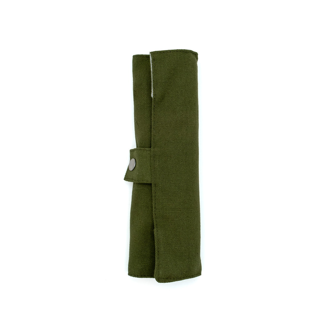 Ensemble de couverts en bambou naturel dans un sac en toile, vert